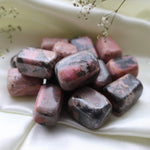 rhodoniet trommelstenen gepolijst