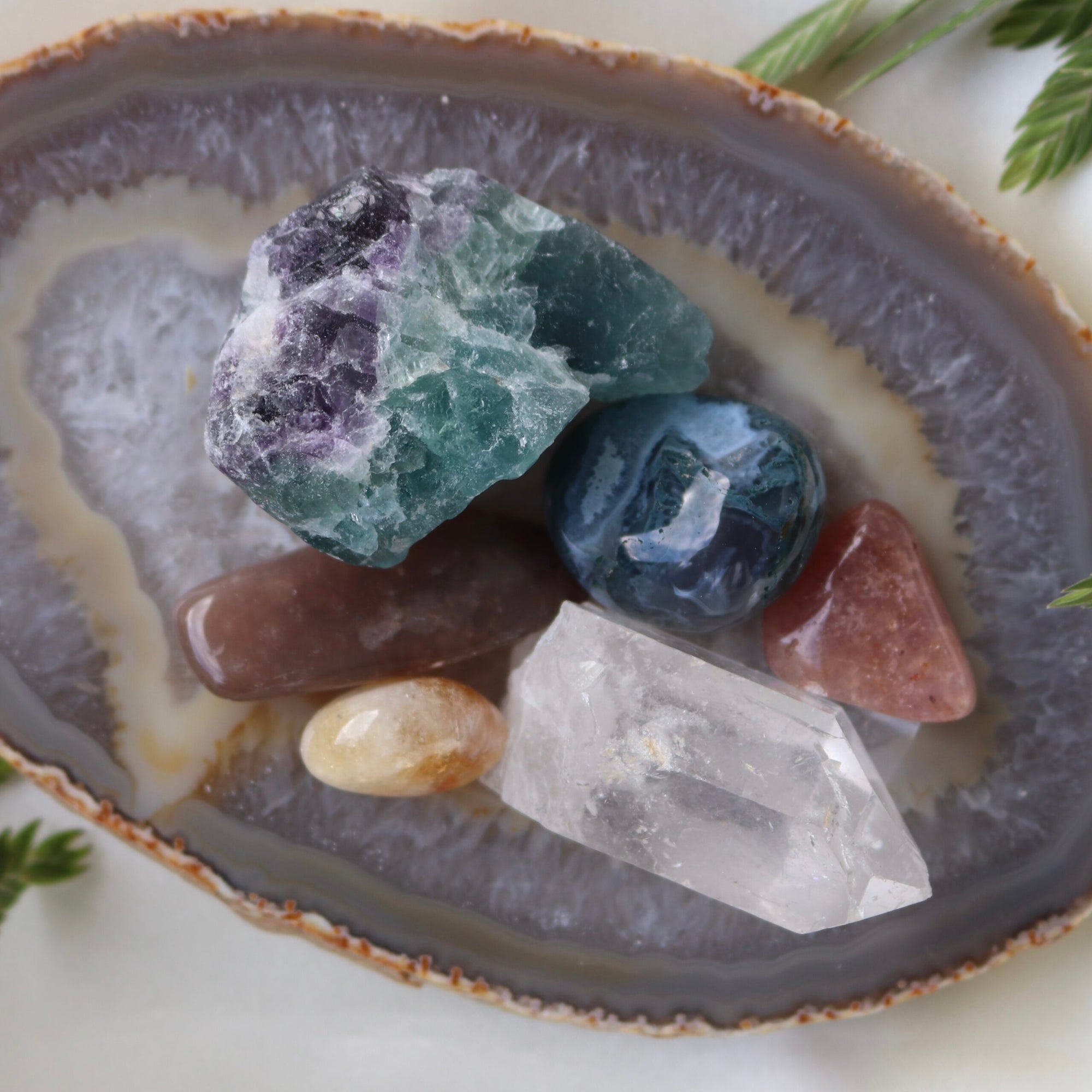 agaat schaal met edelstenen grijs